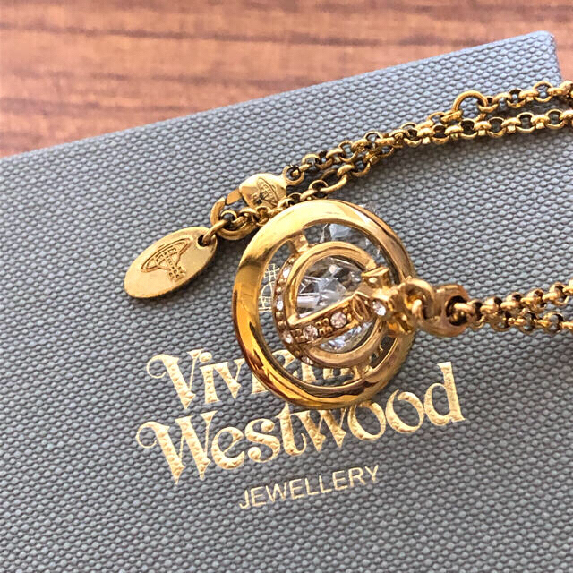 Vivienne Westwood(ヴィヴィアンウエストウッド)のお値下げ　クリスタルオーブネックレス  レディースのアクセサリー(ネックレス)の商品写真