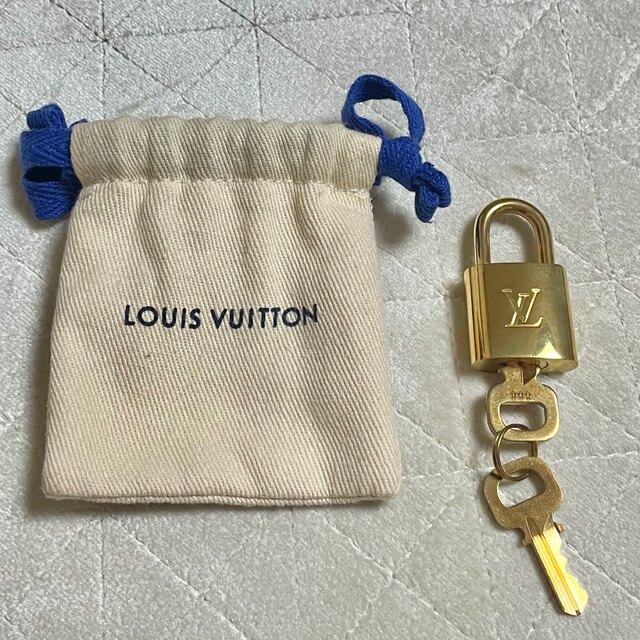 LOUIS VUITTON(ルイヴィトン)のルイヴィトン　南京錠 レディースのファッション小物(キーホルダー)の商品写真