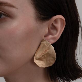 marge Irregular shape single earrings (イヤリング)