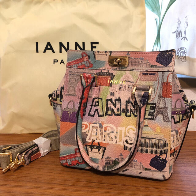 IANNE(イアンヌ)のイアンヌ ケイトグラフィティ トラベルパリ IANNE レディースのバッグ(ショルダーバッグ)の商品写真