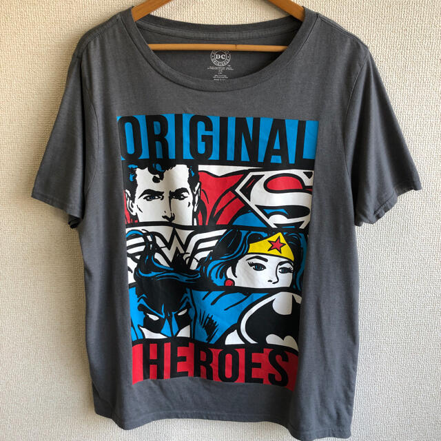 アメコミ　ヒーロー　プリント Ｔシャツ　DC COMICS レディースのトップス(Tシャツ(半袖/袖なし))の商品写真