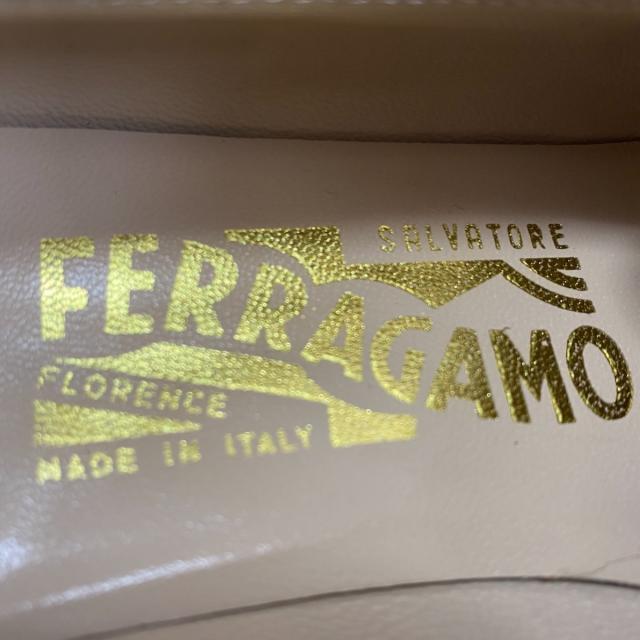 Salvatore Ferragamo(サルヴァトーレフェラガモ)のサルバトーレフェラガモ ローファー美品  - レディースの靴/シューズ(ローファー/革靴)の商品写真