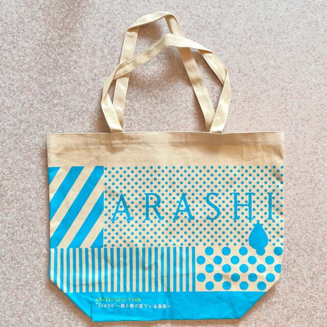 嵐(アラシ)の超美品❤️嵐　ARASHI 10-11 TOUR トートバック エンタメ/ホビーのタレントグッズ(アイドルグッズ)の商品写真