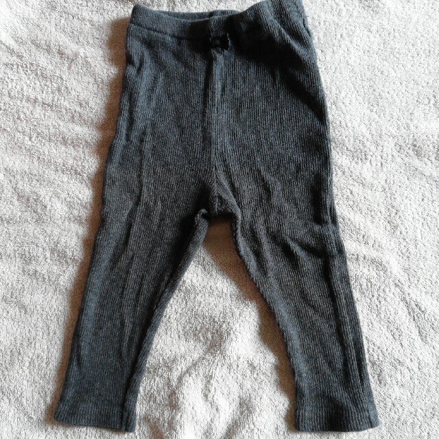 petit main(プティマイン)のpetitmain 黒リボン付き濃いグレースパッツ80cm キッズ/ベビー/マタニティのベビー服(~85cm)(パンツ)の商品写真