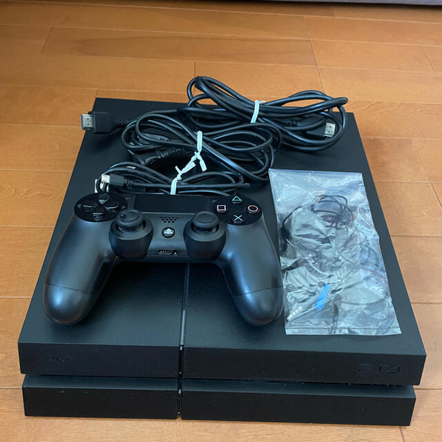 PlayStation4(プレイステーション4)のSONY PlayStation4 本体 CUH-1200AB01  おまけ付き エンタメ/ホビーのゲームソフト/ゲーム機本体(家庭用ゲーム機本体)の商品写真