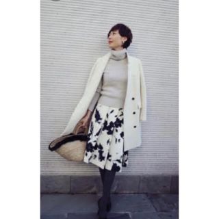 ザラ(ZARA)の【ZARA 】花柄モノトーンスカート 田丸麻紀着用　XS(ロングスカート)