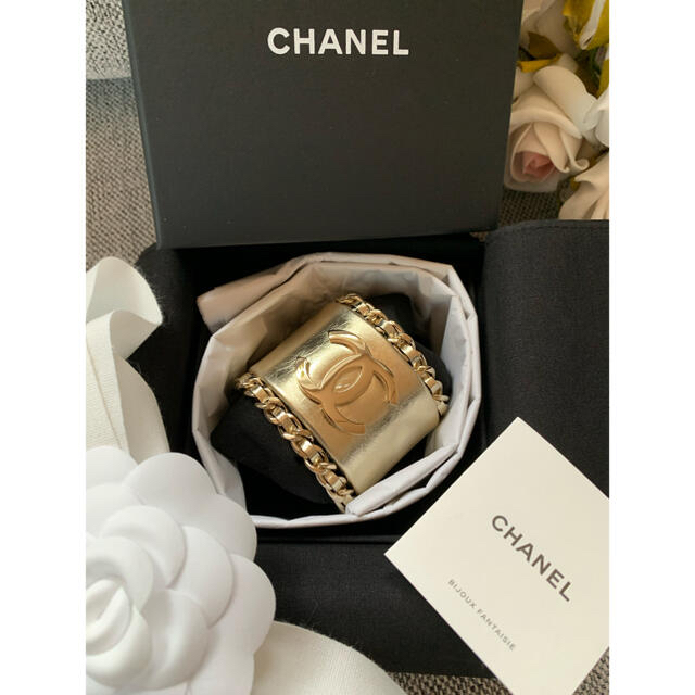 CHANEL(シャネル)の30万超本革CHANELバングル　CHANELブレスレット　シャンパンゴールド✨ レディースのアクセサリー(ブレスレット/バングル)の商品写真