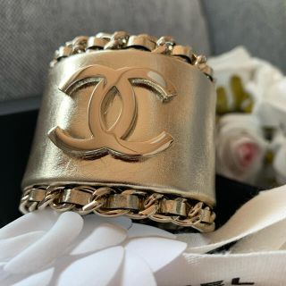 シャネル(CHANEL)の30万超本革CHANELバングル　CHANELブレスレット　シャンパンゴールド✨(ブレスレット/バングル)