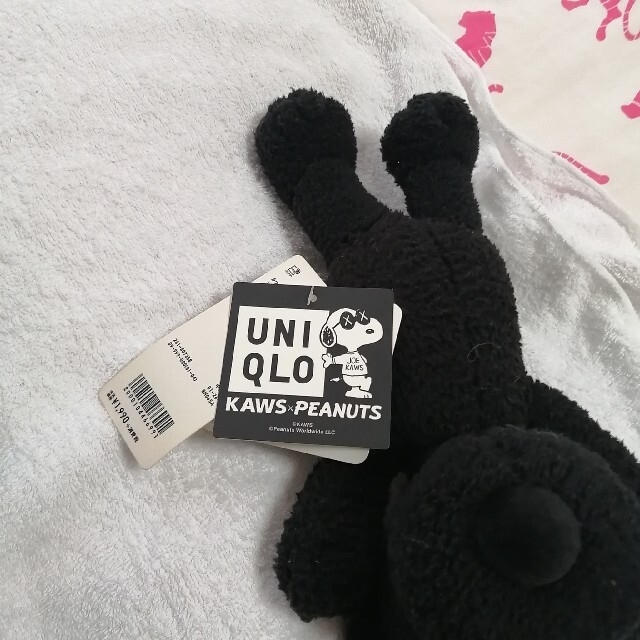 UNIQLO(ユニクロ)の【タグ付】KAWS×PEANUTS スヌーピーぬいぐるみ2個セット エンタメ/ホビーのおもちゃ/ぬいぐるみ(キャラクターグッズ)の商品写真