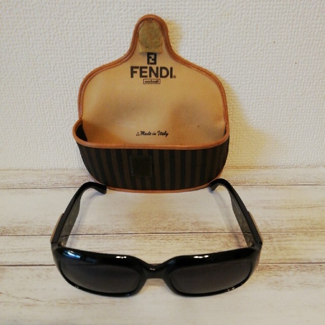 FENDI(フェンディ)のFENDI　フェンディ　サングラス　美品　ヴィンテージ　メンズ　レディース レディースのファッション小物(サングラス/メガネ)の商品写真