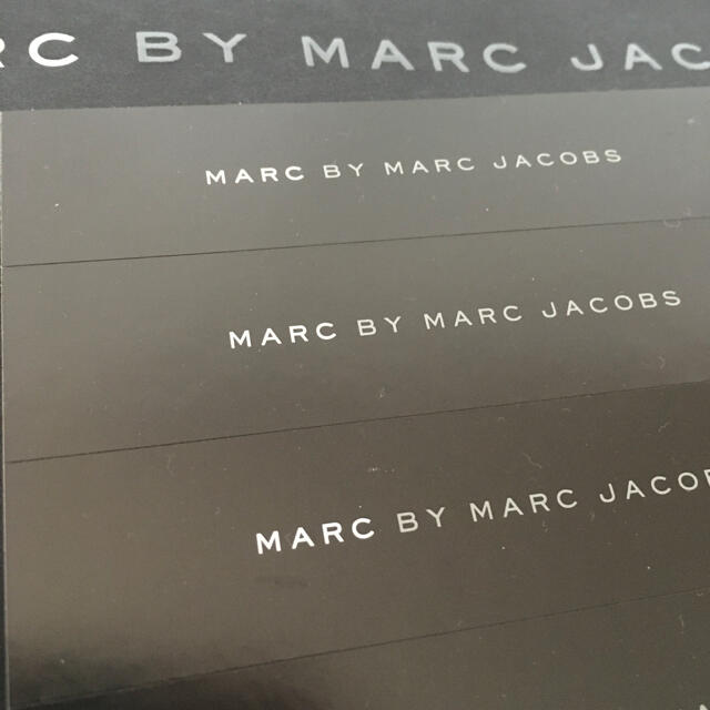 MARC BY MARC JACOBS(マークバイマークジェイコブス)のMARCJACOBSマークジェイコブスUS限定激レアBOXステッカー５枚セット レディースのファッション小物(その他)の商品写真