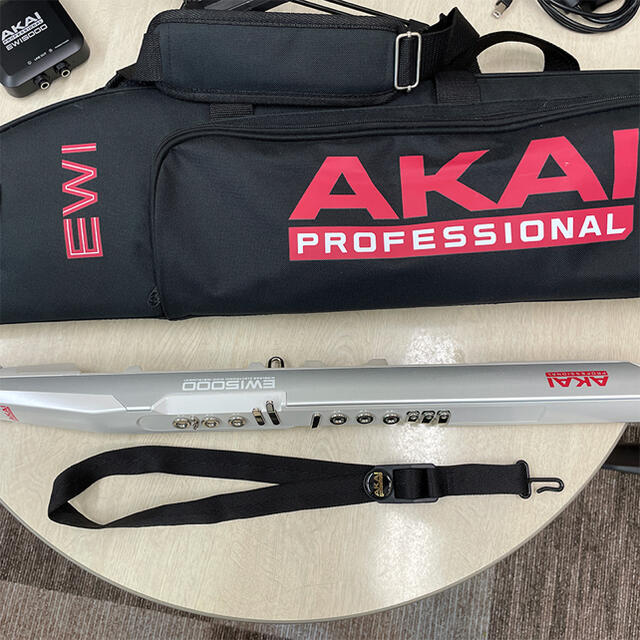 ウィンドシンセ　AKAI EWI5000美品　ケース他おまけ多数 楽器の管楽器(その他)の商品写真