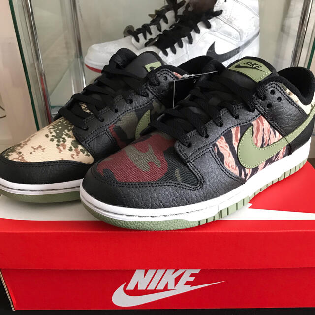 NIKE(ナイキ)のNIKE DUNK LOW SE CAMO COLLAGE 26.5 SNKRS メンズの靴/シューズ(スニーカー)の商品写真