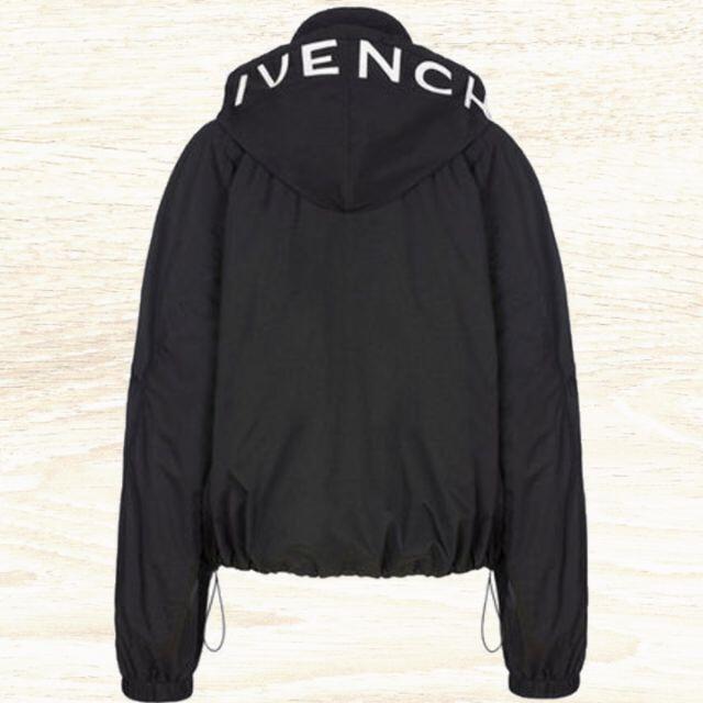 GIVENCHY(ジバンシィ)の●新品/正規品● GIVENCHY PARIS ロゴ入 フード ジャケット レディースのジャケット/アウター(ナイロンジャケット)の商品写真