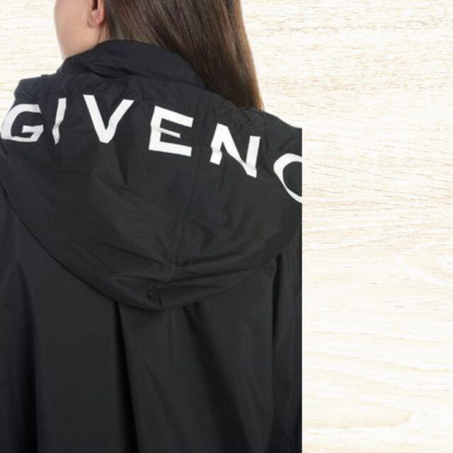 GIVENCHY(ジバンシィ)の●新品/正規品● GIVENCHY PARIS ロゴ入 フード ジャケット レディースのジャケット/アウター(ナイロンジャケット)の商品写真