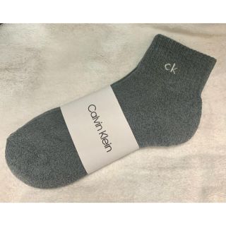 カルバンクライン(Calvin Klein)の【Calvin Klein/カルバンクライン・ロゴ入り メンズソックス】グレー(ソックス)