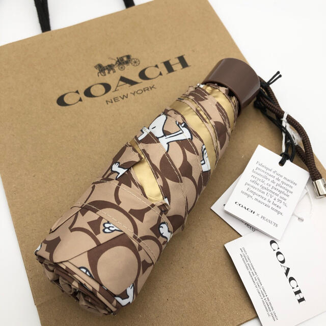 COACH(コーチ)の【COACH X PEANUTS☆新作】完売品！新品！スヌーピー！折り畳み傘！ レディースのファッション小物(傘)の商品写真