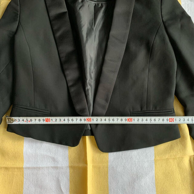 H&M(エイチアンドエム)の【H&M】ブラックショートジャケット レディースのジャケット/アウター(テーラードジャケット)の商品写真