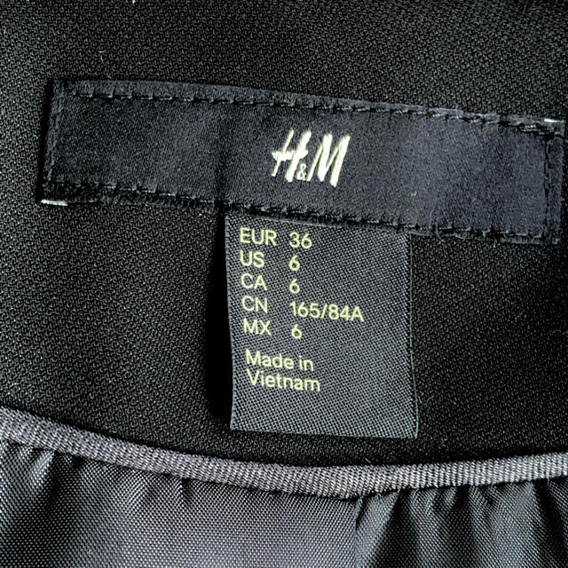 H&M(エイチアンドエム)の【H&M】ブラックショートジャケット レディースのジャケット/アウター(テーラードジャケット)の商品写真