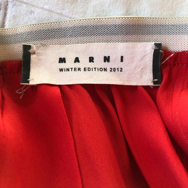 Marni(マルニ)のMARNI WINTER EDITION 2012 赤スカート レディースのスカート(ひざ丈スカート)の商品写真