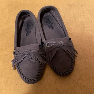 ミネトンカ(Minnetonka)のミネトンカ MINNETONKA モカシン グレー(スリッポン/モカシン)