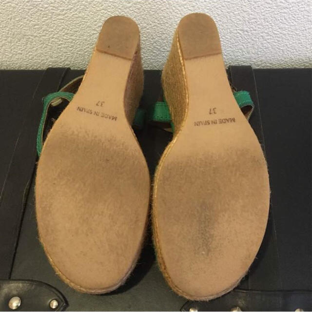 gaimo(ガイモ)の新品未使用！gaimo緑色サンダル レディースの靴/シューズ(サンダル)の商品写真