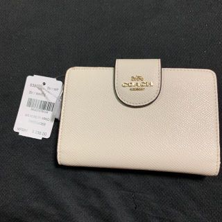 コーチ(COACH)の最終値下げです。未使用　コーチ二つ折り財布　ホワイト系(財布)