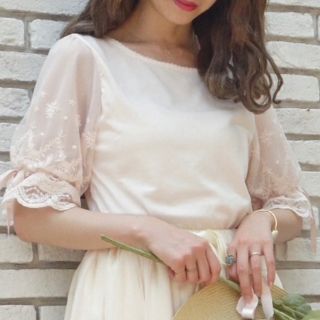 フィント(F i.n.t)の袖レース　カットソー　Tシャツ 【完売　再販入手】10日までお値下げ中❣️(カットソー(半袖/袖なし))