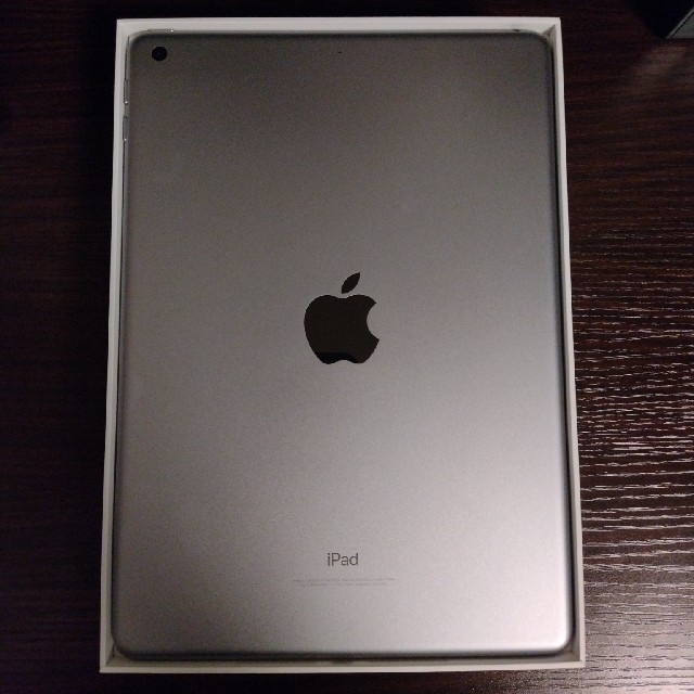 iPad(アイパッド)の【中古】iPad 第6世代 Wi-Fi 32GB スペースグレイ スマホ/家電/カメラのPC/タブレット(タブレット)の商品写真