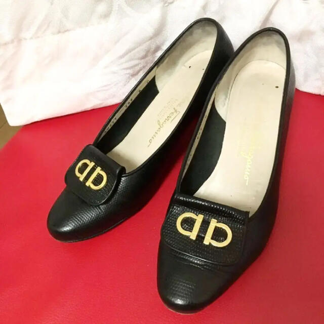 一部予約販売中】 【美品⭐︎】フェラガモ23.5位 ラウンドトゥ