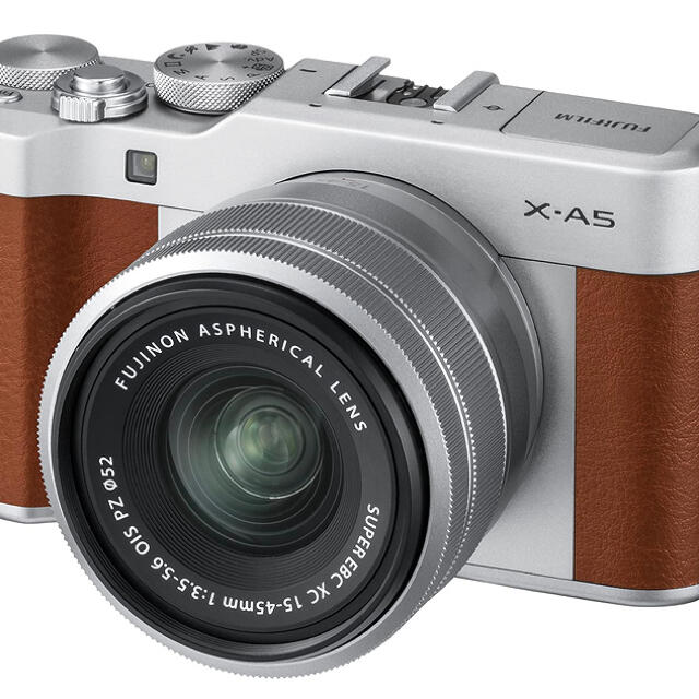 富士フイルム(フジフイルム)の【美品】FUJIFILM  X-A5 ミラーレス一眼　レンズキット 人気ブラウン スマホ/家電/カメラのカメラ(ミラーレス一眼)の商品写真