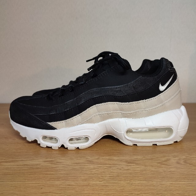 NIKE(ナイキ)の極美品 大人気 NIKE WMNS AIR MAX 95 PREMIUM レディースの靴/シューズ(スニーカー)の商品写真