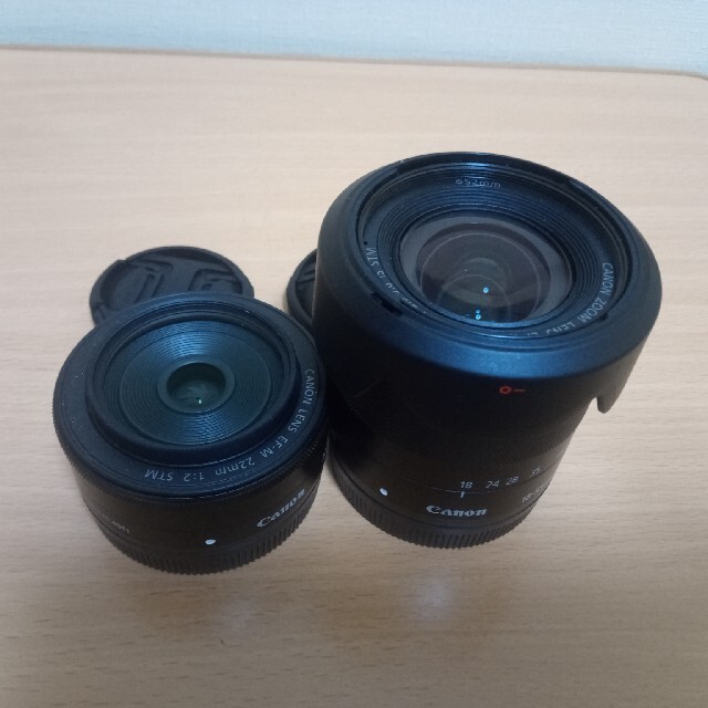 Canon EOS M ダブルレンズキット + ストロボ + マウントアダプター スマホ/家電/カメラのカメラ(ミラーレス一眼)の商品写真