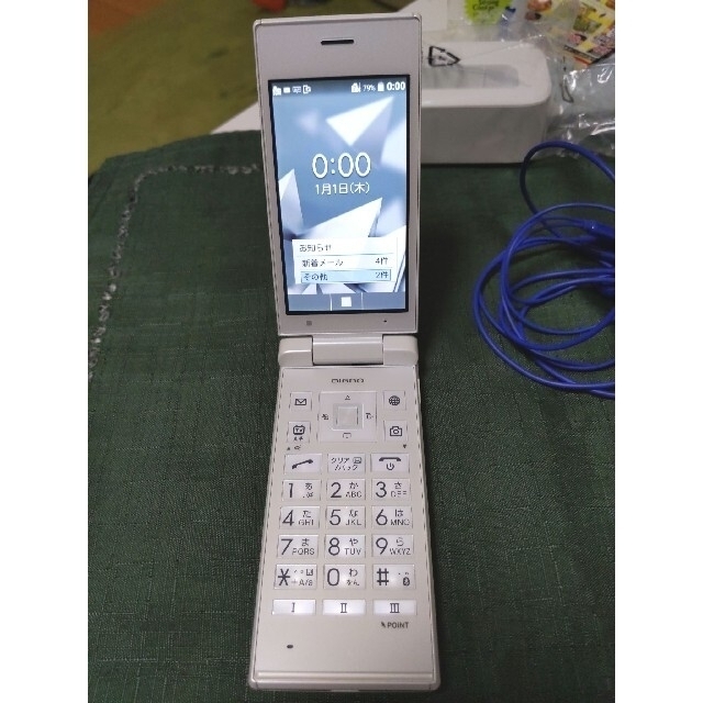 京セラ(キョウセラ)の【中古品】DIGNO® ケータイ2 702KC Ymobile スマホ/家電/カメラのスマートフォン/携帯電話(携帯電話本体)の商品写真