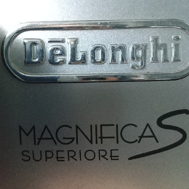 DeLonghi(デロンギ)のデロンギ マグニフィカSスペリオレ ECAM23420 スマホ/家電/カメラの調理家電(エスプレッソマシン)の商品写真