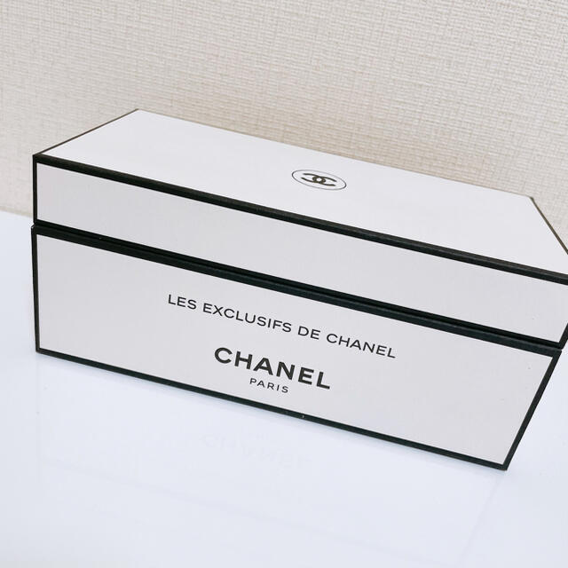 CHANEL(シャネル)のCHANEL レ ゼクスクルジフ ドゥ シャネル コフレ インテリア/住まい/日用品のインテリア小物(その他)の商品写真