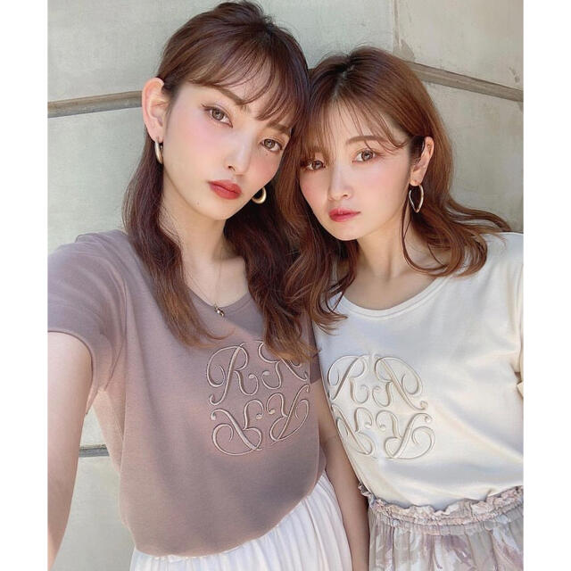 rienda(リエンダ)のrienda 新品 rロゴTシャツ レディースのトップス(Tシャツ(半袖/袖なし))の商品写真