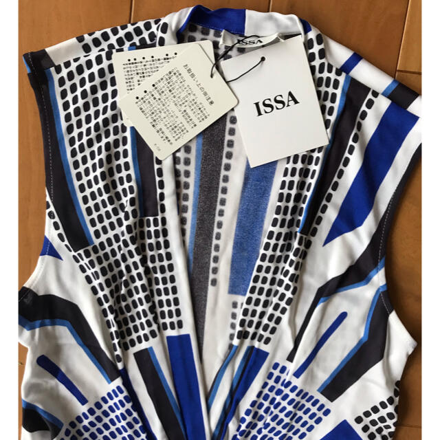 Issa London(イッサロンドン)の大人女子　夏を楽しむ素敵ワンピース　新品　イッサ　ロンドン レディースのワンピース(ひざ丈ワンピース)の商品写真