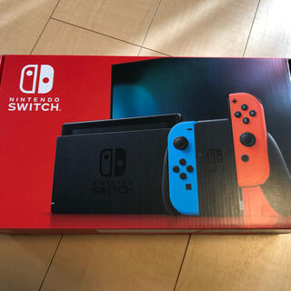 ニンテンドースイッチ(Nintendo Switch)の新品未使用　任天堂　ニンテンドースイッチ　ネオンブルー レッド　送料込み(家庭用ゲーム機本体)