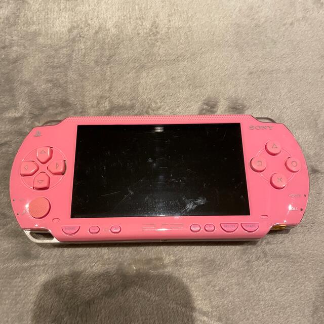 PlayStation Portable(プレイステーションポータブル)のPSP-1000PK エンタメ/ホビーのゲームソフト/ゲーム機本体(携帯用ゲーム機本体)の商品写真