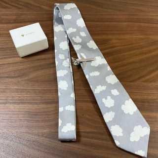 ジラフ(giraffe)の売り切り品‼️giraffe 飛行機型のタイピン付きネクタイ　美品(ネクタイ)