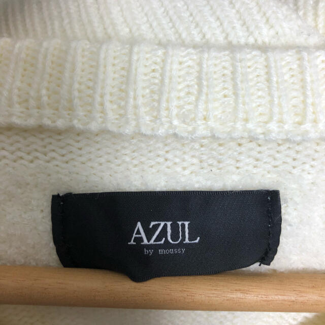 AZUL by moussy(アズールバイマウジー)の美品　アズールバイマウジー　アイボリー　ニット　Ｖネック　古着 メンズのトップス(ニット/セーター)の商品写真