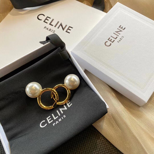 celine(セリーヌ)のパールピアス　 レディースのアクセサリー(ピアス)の商品写真