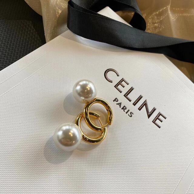 celine(セリーヌ)のパールピアス　 レディースのアクセサリー(ピアス)の商品写真