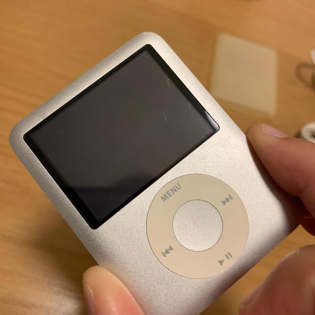 Apple(アップル)のApple iPod nano 第3世代 シルバー 動作確認済 スマホ/家電/カメラのオーディオ機器(ポータブルプレーヤー)の商品写真