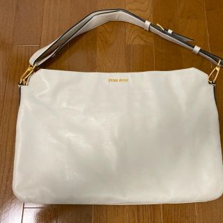 ミュウミュウ(miumiu)のmiumiu バッグ　ミュウミュウ　(ショルダーバッグ)