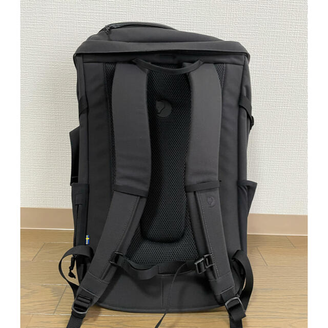 FJALL RAVEN(フェールラーベン)のUlvo30 (防水用30Lのリュック) 値段交渉受けます レディースのバッグ(リュック/バックパック)の商品写真