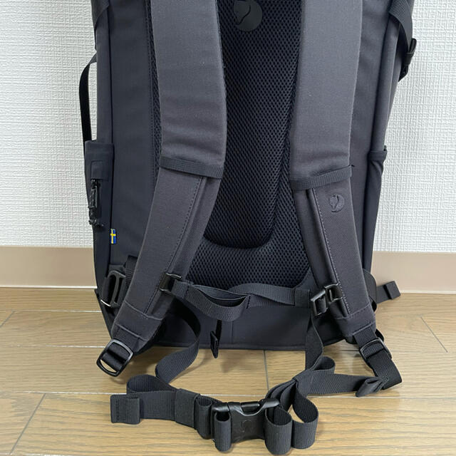 FJALL RAVEN(フェールラーベン)のUlvo30 (防水用30Lのリュック) 値段交渉受けます レディースのバッグ(リュック/バックパック)の商品写真