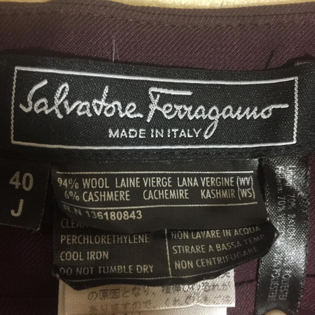 Salvatore Ferragamo(サルヴァトーレフェラガモ)の本当に最後の最終値下げ！！フェラガモ☆深めワインレッドの綺麗めスカート レディースのスカート(ひざ丈スカート)の商品写真