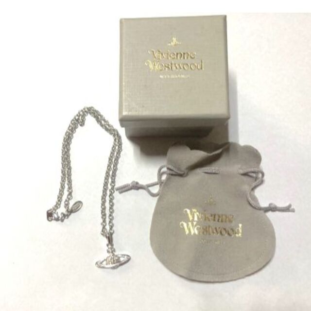 Vivienne Westwood(ヴィヴィアンウエストウッド)のヴィヴィアンウエストウッド　ネックレス　シルバー レディースのアクセサリー(ネックレス)の商品写真